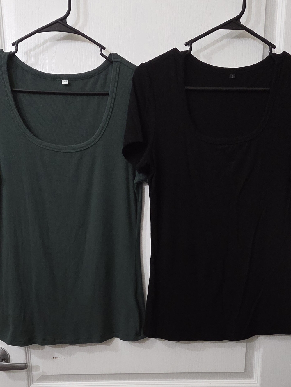 Women's Scoop Neck Tee - Black & Dark Green